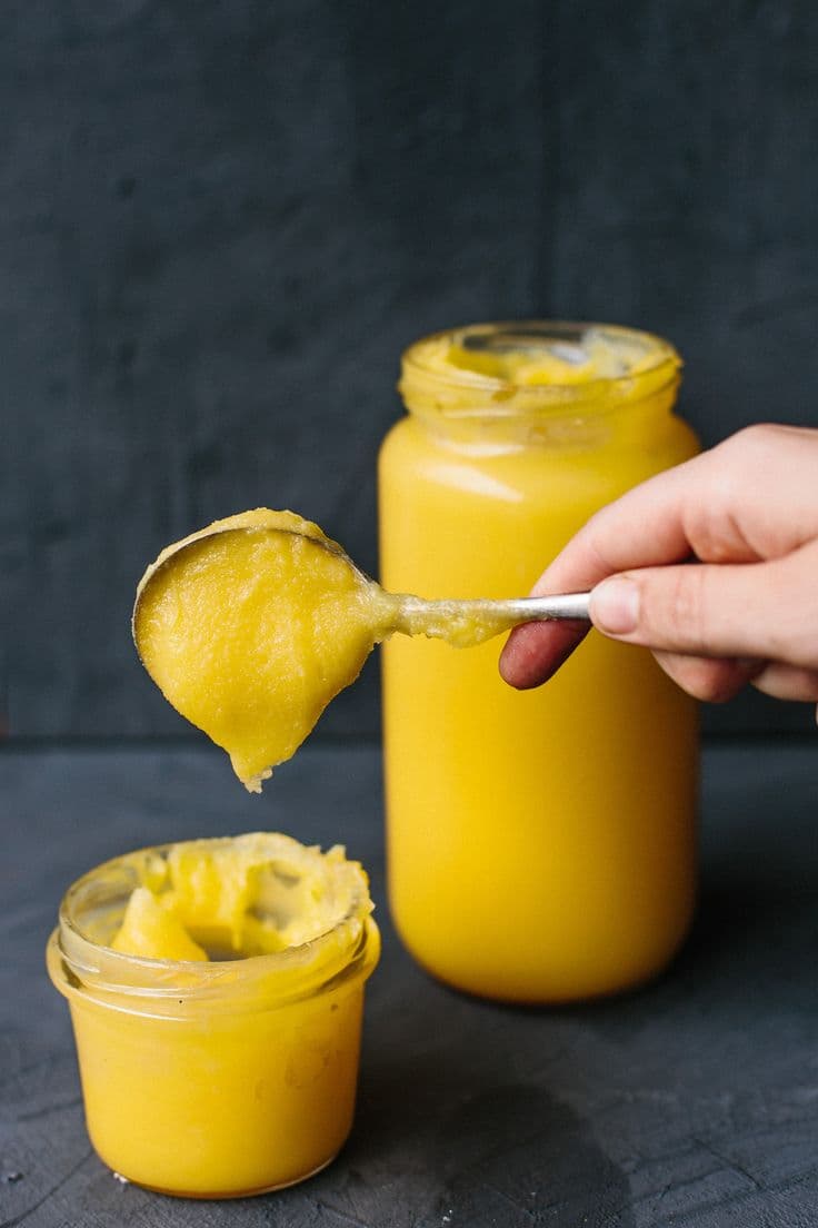 روغن حیوانی گاوی اصل با قاشق و رنگ طلایی روشن